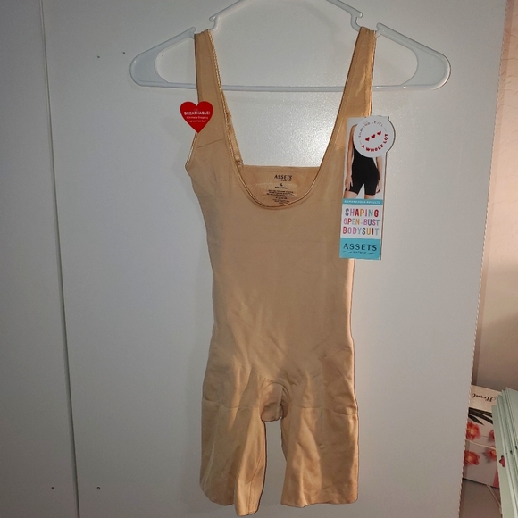 NWT Assets by Spanx Shaping Open-Bust Bodysuit - Picture 7 of 7